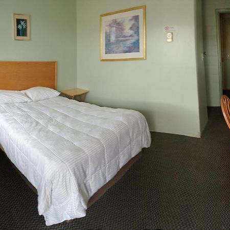 Chimo Motel Cochrane Dış mekan fotoğraf