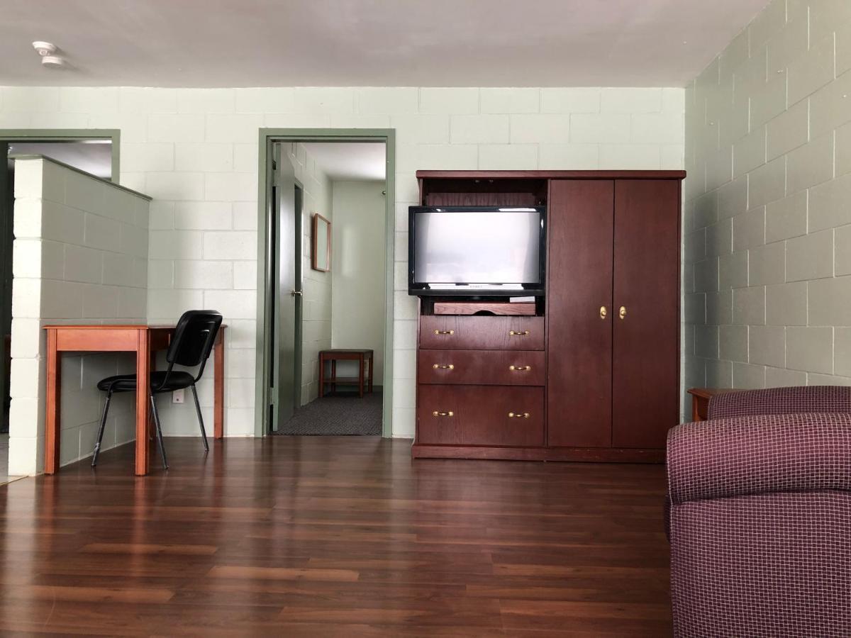 Chimo Motel Cochrane Dış mekan fotoğraf