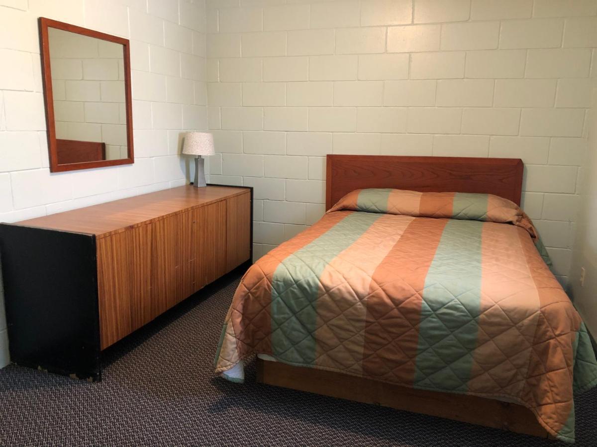 Chimo Motel Cochrane Dış mekan fotoğraf